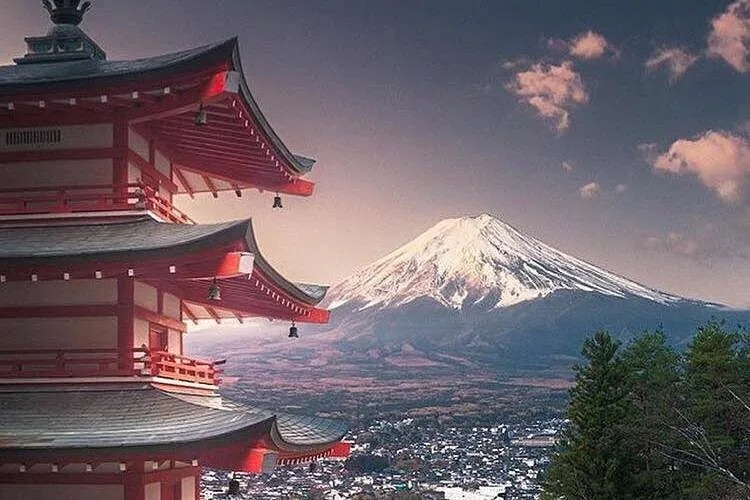 Chureito Pagoda with Mt Fuji behind